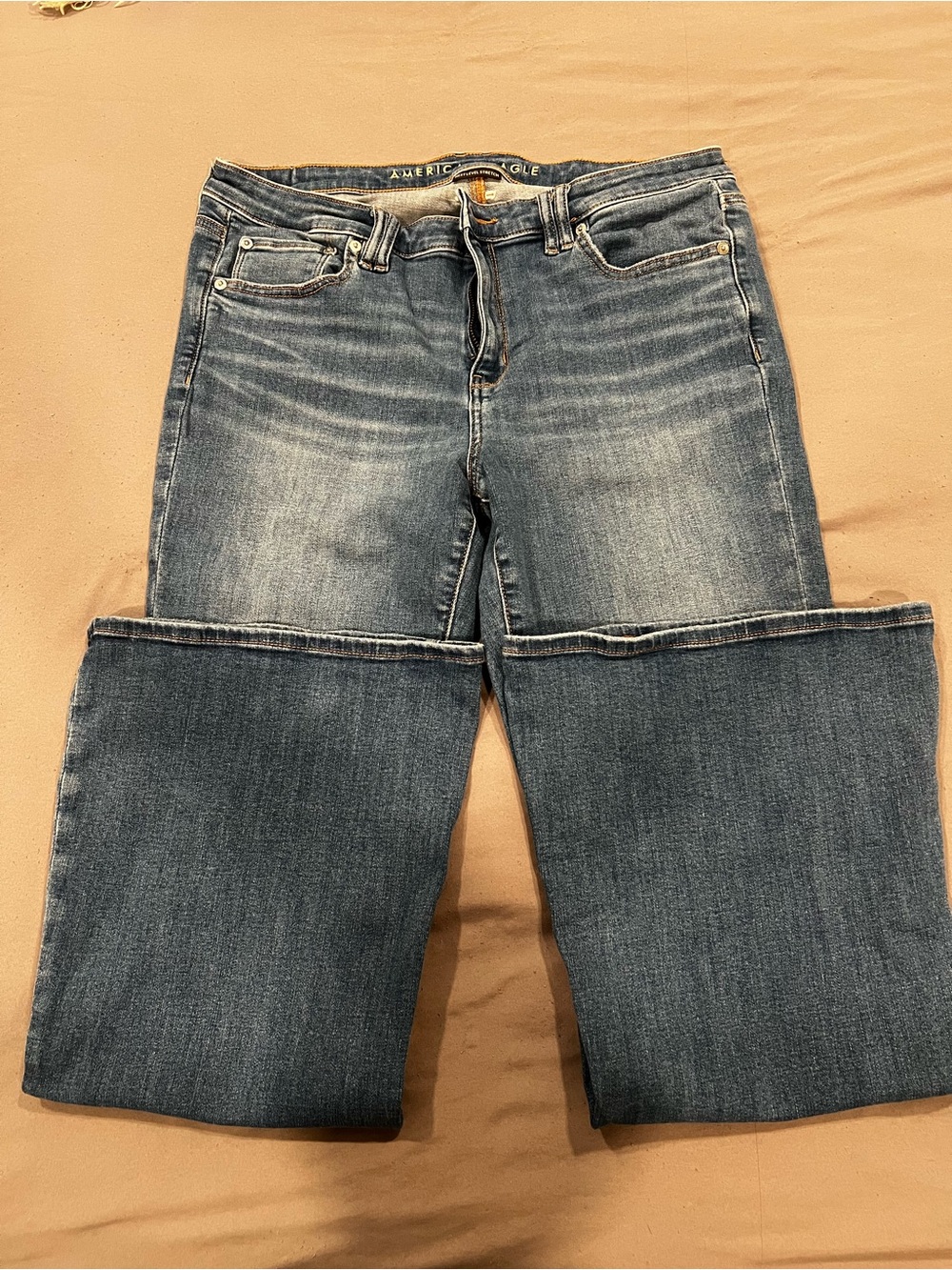👖🩵American Eagle Outfitters Medium Blue Flare Jeans size 12 regular length